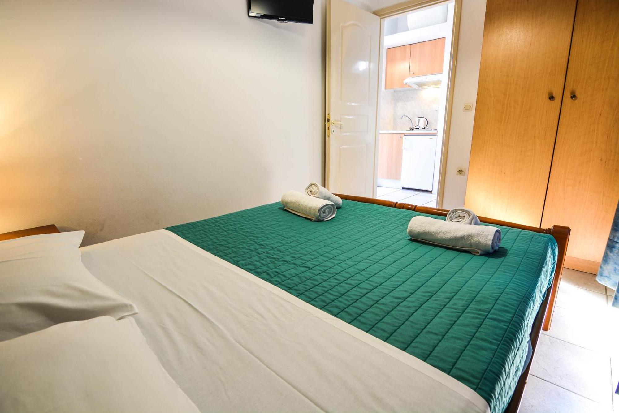 Epavlis Apartments 포르토헬리 외부 사진