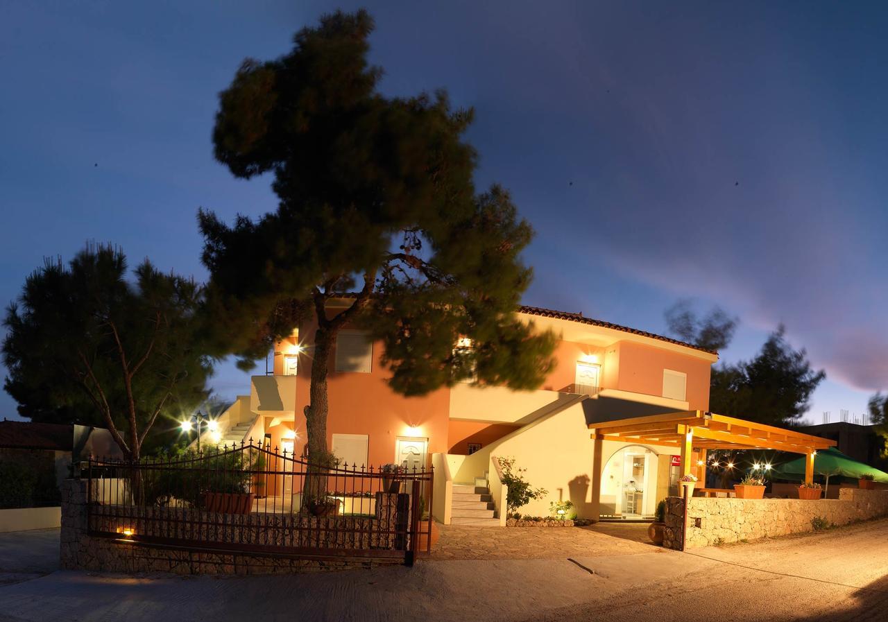 Epavlis Apartments 포르토헬리 외부 사진